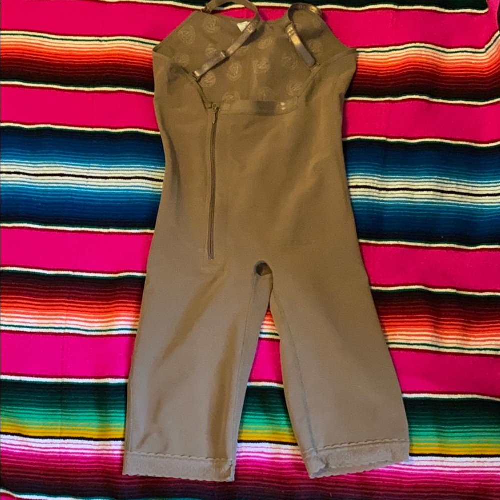 CYSM shaper. Large. Zips up.